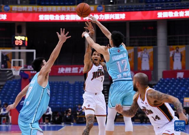 开云下载-CBA常规赛：青岛崂山啤酒胜吉林长白山恩都里