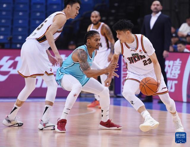 开云下载-CBA常规赛：青岛崂山啤酒胜吉林长白山恩都里
