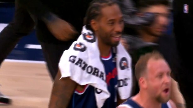 这很像你！赛后小冲突 小卡对裁判说‘他们在打架’ 微微一笑走过