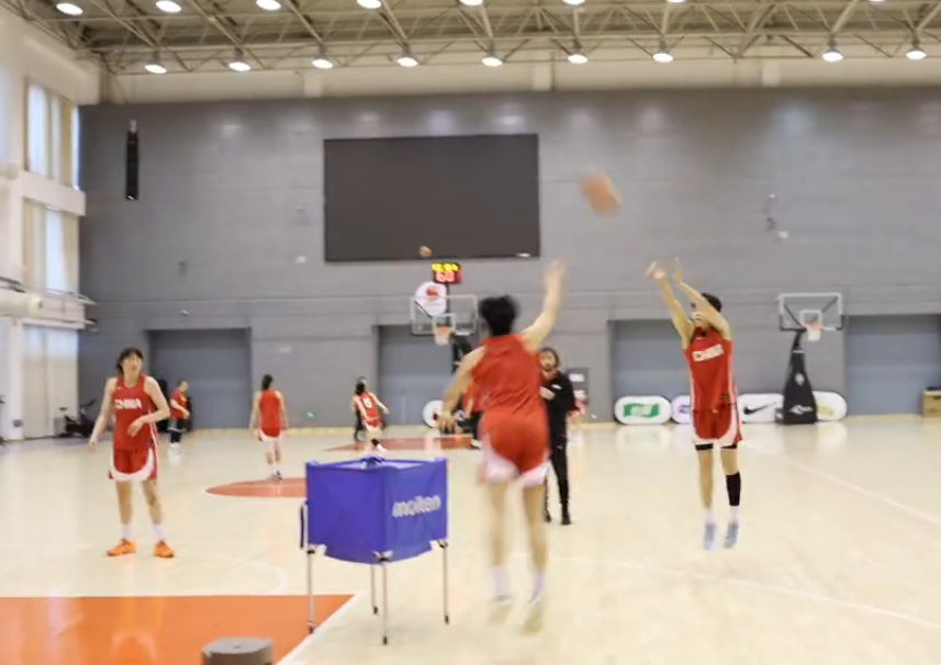 开云体育-效仿男篮！中国女篮春节未放假集训 备战女篮世界杯资格赛