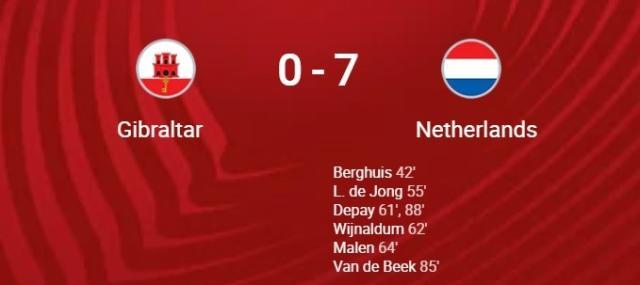 【早报】“快乐”的C罗和不快乐的莱万...