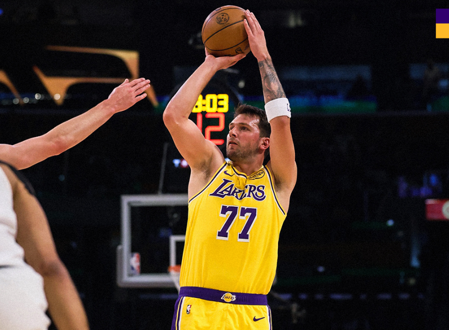 里夫斯绝平+东契奇绝杀！湖人击败掘金升西部第3，东契奇30+11+13